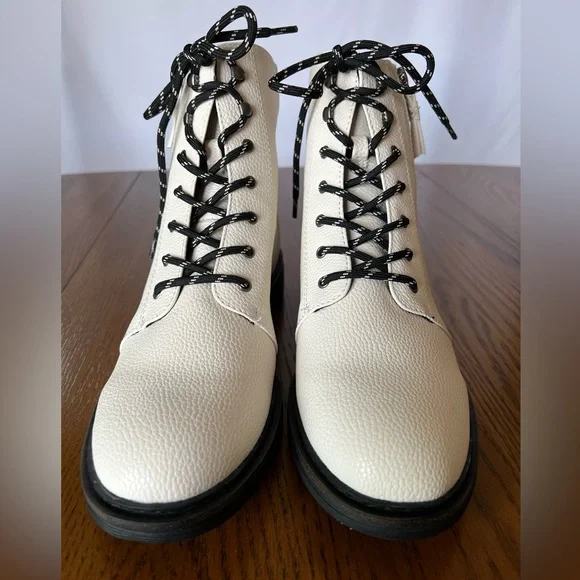 Baretraps Amysue Light Goth Combat Grunge Zip Cream White Ankle Boots Size 10 - Picture 7 of 8
